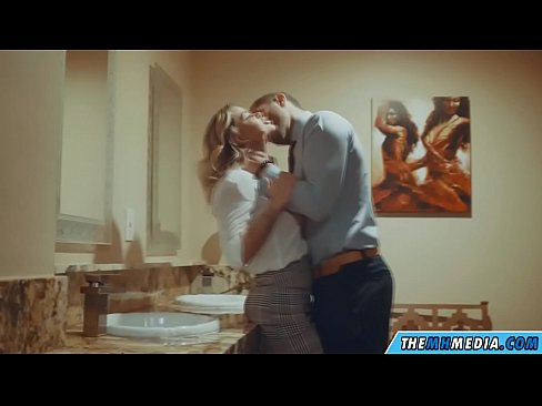 ❤️ Kui rinnakas blondiin võrgutab sind avalikus tualettruumis ☑ Super porno at porn et.bassaniluigi.ru ﹏